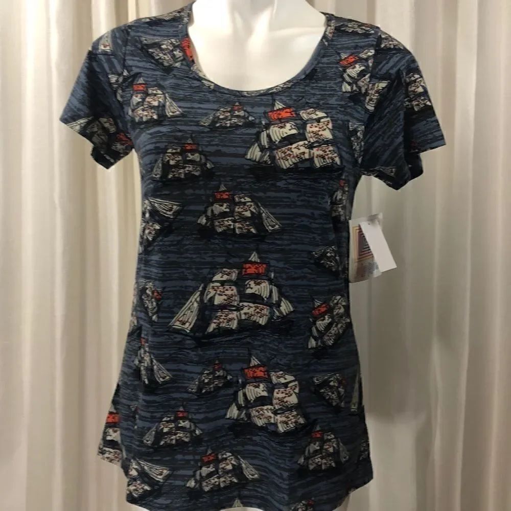 Lularoe ships print short sleeve XS T-shirt